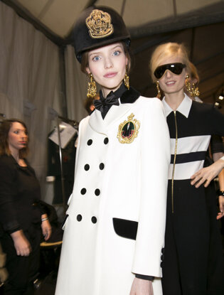 Саша Лусс за кулисами показа Moschino