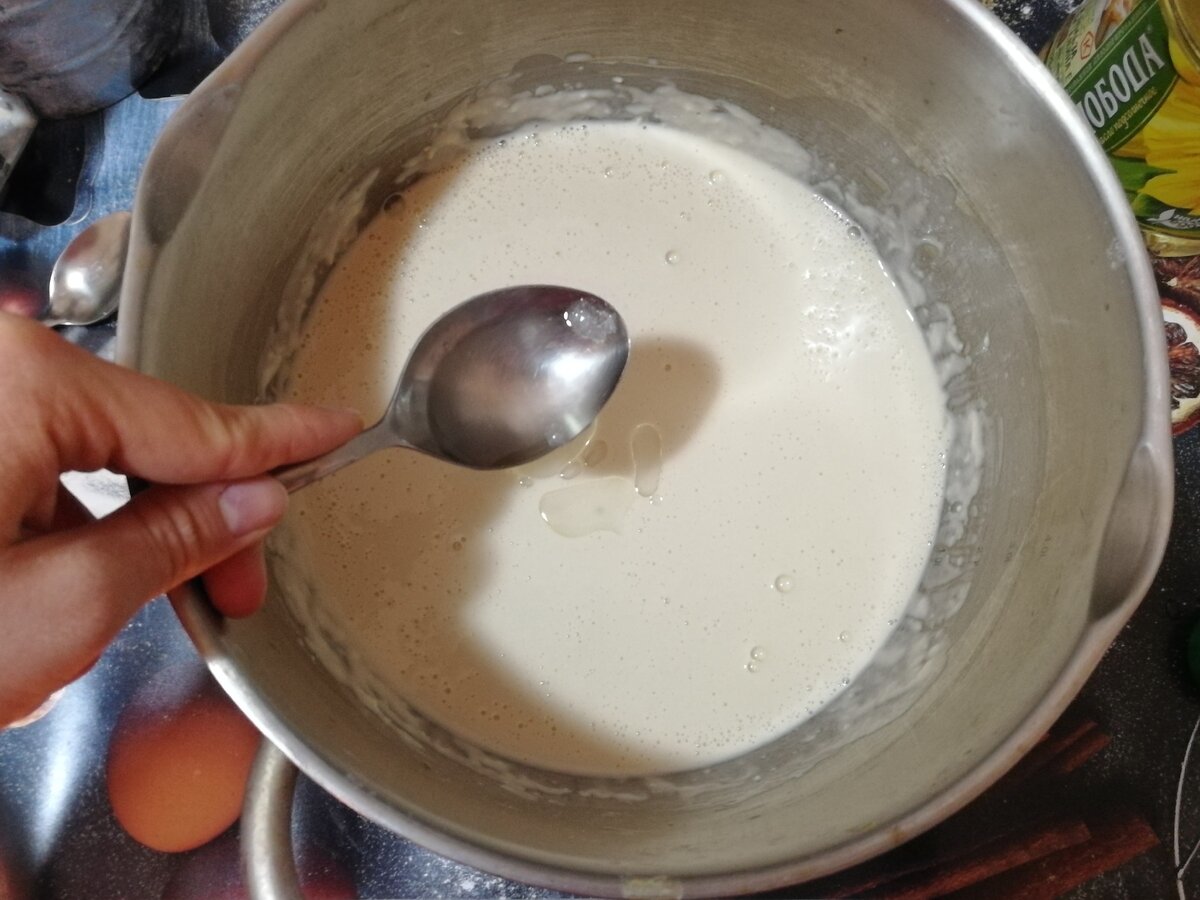 Добавила в тесто ложку растительного масла