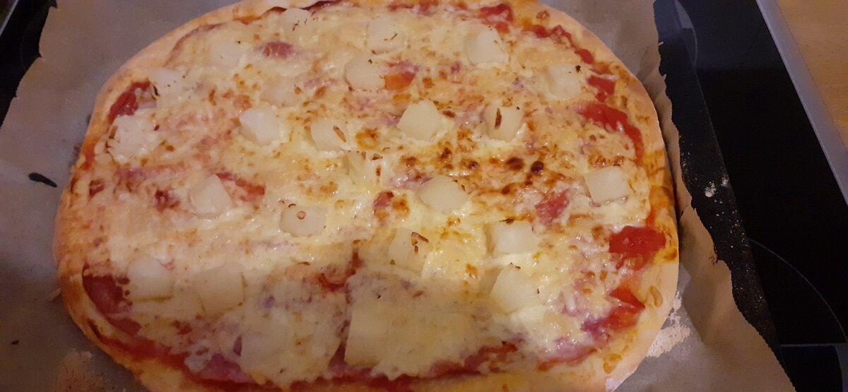 Пицца домашняя с курицей и ананасом😋 Обычно на ужин или в выходной 