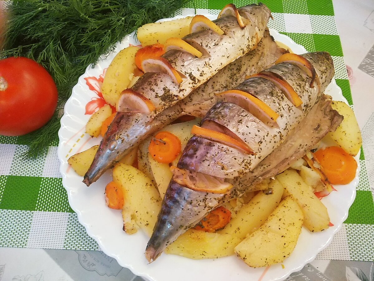 Как вкусно запечь скумбрию в духовке с грибами