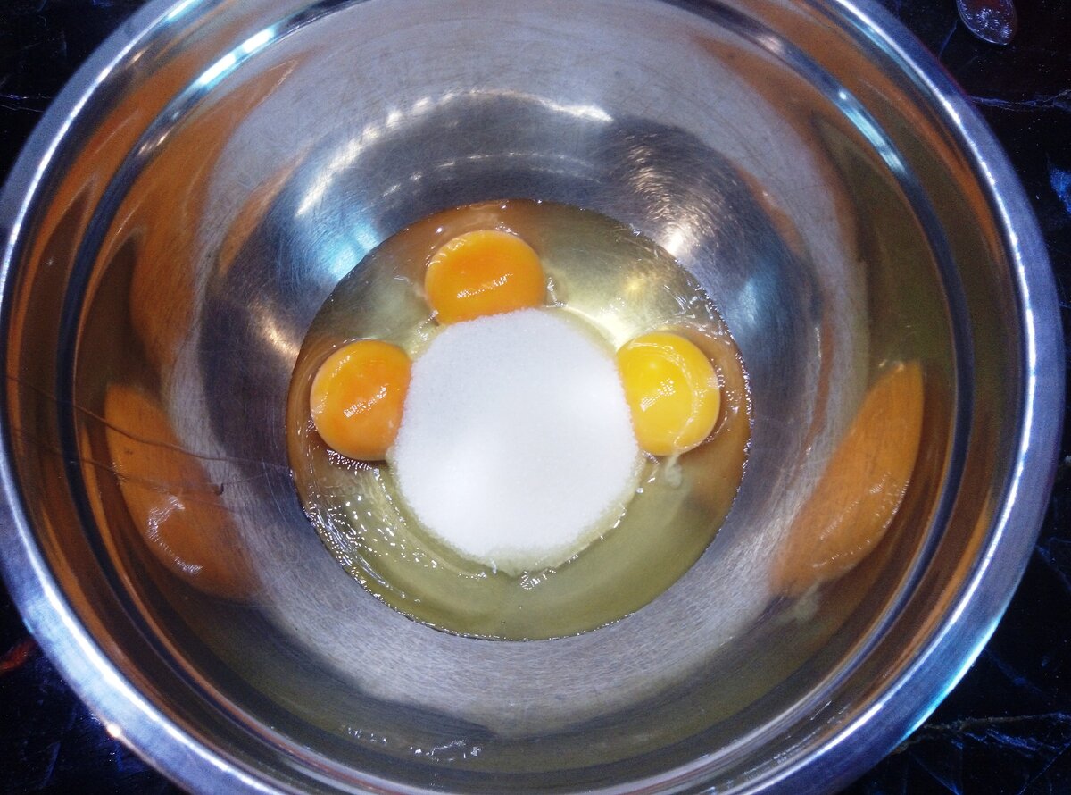 Блины 2 стакана муки 2 яйца. Манка и два яйца что нибудь сладенькое. Манку как подсолить под сахарить. Манку как посолить подсахарить.