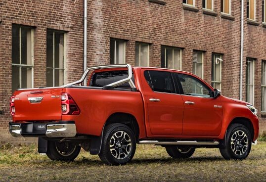 Toyota Hilux 8 поколения (вид сдази). Фото: autowp.ru/ toyota-global.com