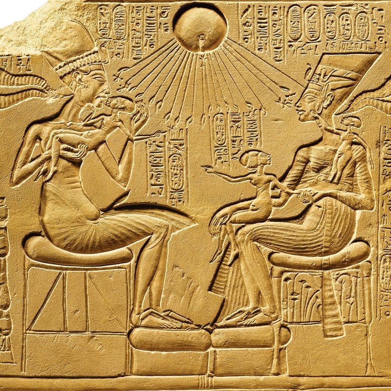 Атон ("диск солнца"), в египетской мифологии бог - олицетворение солнечного диска.