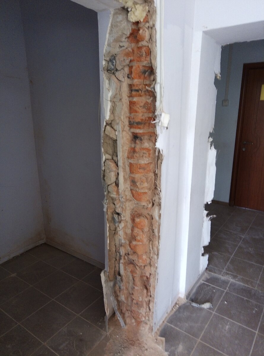 Строители демонтировали дверь вместе со стеной Покажу вам последствия.
