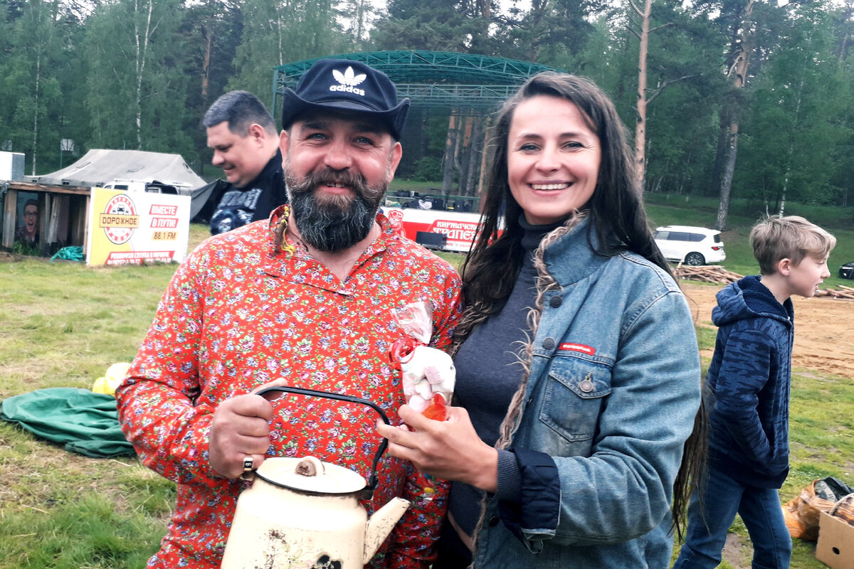 Разбойник - его позывное имя среди мотоциклистов. Лично мне он напоминает цыганского барона:)