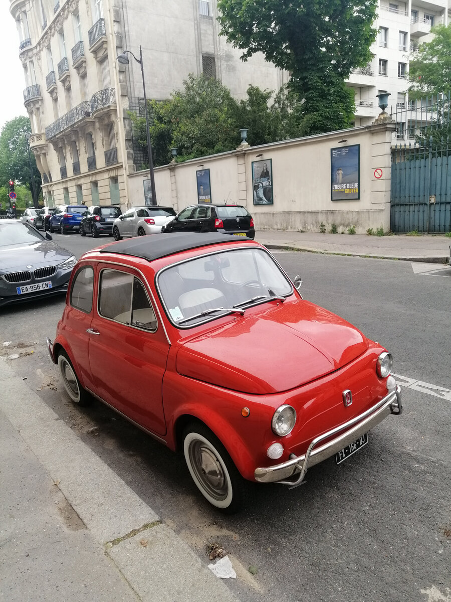 Обожаю такие машинки в Париже. Редко, но встретить можно.