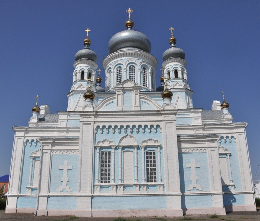 Сорочинск оренбургская область. Храм Михаила Архангела Сорочинск. Храм Архистратига Михаила Сорочинск. Храм в Сорочинске Оренбургской области. Оренбургская обл Сорочинск храм Михаила Архангела.