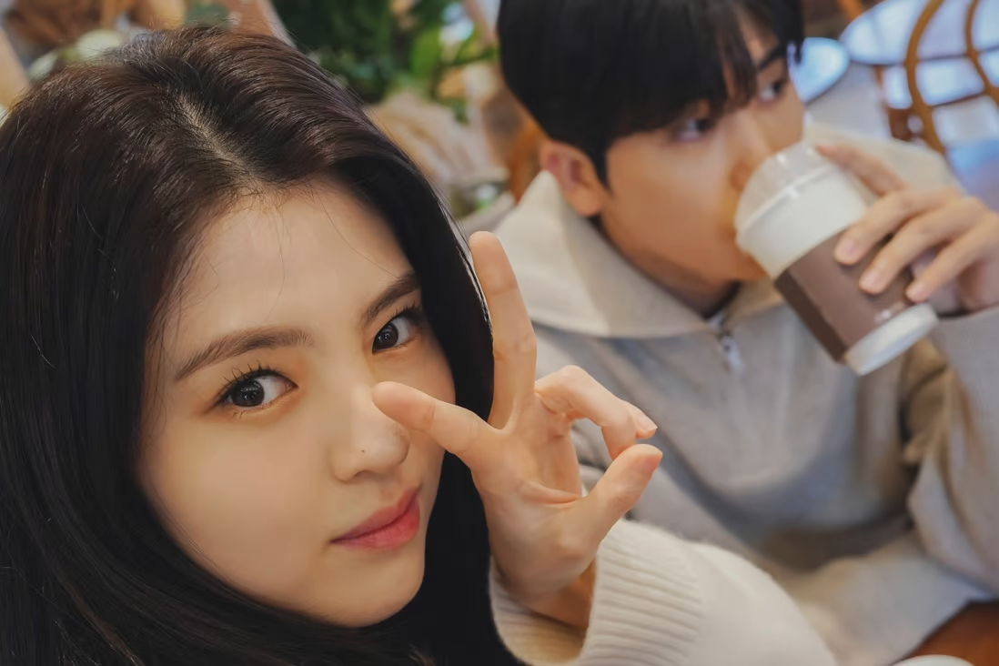 Хан Со Хи (слева) в роли Ынсу и Пак Хён Сик в роли Сону в кадре из саундтрека №1. Ограниченный сериал корейской драмы будет показан на Disney+. И конечно у меня на канале Дзен 