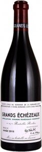 Domaine de la Romanée-Conti, или просто DRC, считается самым известным производителем не только в Бургундии, но и в мире. Производитель самых дорогих вин в мире, и эталонного Пино Нуара. Хозяйство располагается в деревне Vosne-Romanée, и владеет 28 га виноградников в различных Гран Крю Бургундии (преимущественно с Пино Нуар), среди которых La Tache, Romanée-Saint-Vivant, Richebourg, Échezeaux, и Grands Échezeaux в Vosne-Romanée. Corton-Bressandes, Corton Clos du Roi, и Corton Renardes в Corton. Le Montrachet, и Batard-Montrachet, но самым известным вином хозяйства является La Romanée-Conti (2га), объём производства которого всего 6000 бут. в год. Владеют хозяйством семьи Villaine, и Leroy, но Aubert de Villaine является номинальным руководителем.
Виноградник Grands-Echezeaux граничит с Clos de Vougeot, и вместе с Echezeaux относится к коммуне Flagey-Echezeaux, и как считается, он даёт вина долго созревающие, и структурированные.
Пробуем Domaine de la Romanee-Conti Grands Echezeaux 2015 года.
100% Пино Нуар с участка 3.5 га на глинисто-известковых, и галечных почвах. Возраст лоз достигает 50 лет. Урожайность составляет 30 гл/га.
Цвет средней интенсивности, рубиновый, с гранатовым отливом по центру. Ободок начинает уходить в терракотовый оттенок.
Букет несколько сдержан, особенно вначале. Вино можно смело переливать в декантер, поскольку этому Пино Нуару нужен воздух. Осадка не заметно. Постепенно интенсивность станет усиливаться, и по мере аэрации букет станет раскрывать нюансы леса, заметно доминирующие на первых порах, дуб, мох, кустарник, земля, подлесок, лёгкая хвойная нота кедра, и опавших осенних листьев. Постепенно, фоном покажется молодая вишня, малина, тёмная слива, тёмные специи, и немного лакированного красного дерева. Букет ещё молод, и «скован».
Вкус кажется скорее полновесным, но ещё не тяжёлым. Щедрый. Хорошо ведёт себя танин, несмотря на молодость, он уже сейчас гармонирует с кислотностью. Танин чуть шершав, с привкусом вишнёвой косточки. Текстура скользящая, холодная. Постепенно становится ясно, что сейчас, кислотность играет во вкусе главную роль. Алкоголь очень хорошо вписывается в структуру. Баланс хороший, но не более того. Урожаю 2015 года необходимо время для взросления, и развития.
Послевкусие яркое, щедрое, согревающее. О молодости в нём говорит всё, особенно остаточная кислотность, и танин.
На пик это вино будет выходить к 2025 году, и сейчас, я бы не стал его открывать, но, если нет более ранних годов, то в любом случае, это вино оставит о себе хорошее впечатление. Потенциал может быть более 12-15 лет.
Vinous Antonio Galloni – 95 баллов. La Revue du Vin de France – 18.5/20 баллов.