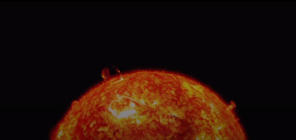 Великолепные кадры солнечных протуберанцев в начале - самая красивая часть 
(с) Кадр из фильма