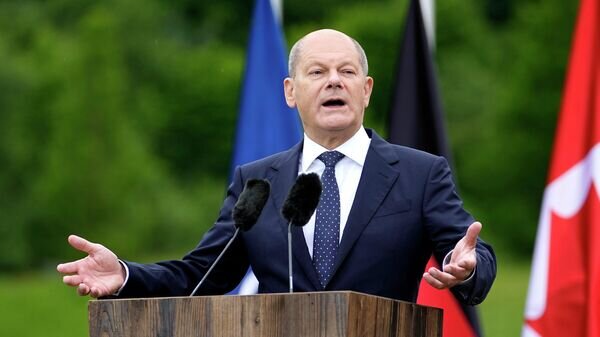    Канцлер Германии Олаф Шольц на пресс-конференции в рамках саммита G7© AP Photo / Martin Meissner