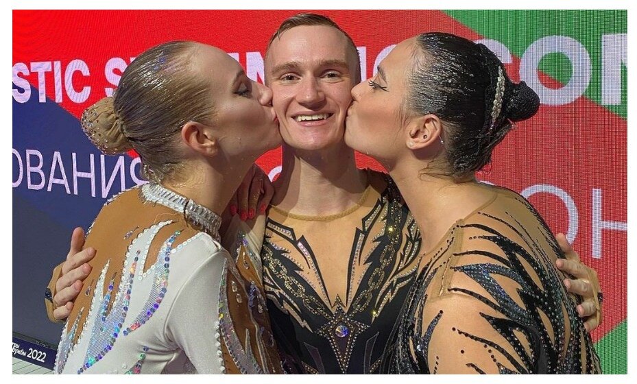    Александр Мальцев - первый профессиональный пловец-синхронист в России. Фото: соцсети Александра Мальцева