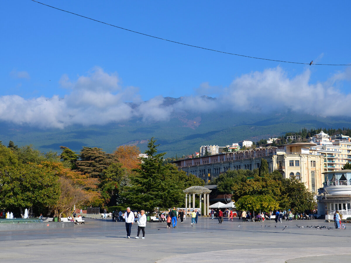 Горы в облаках над Ялтой. Фото автора.