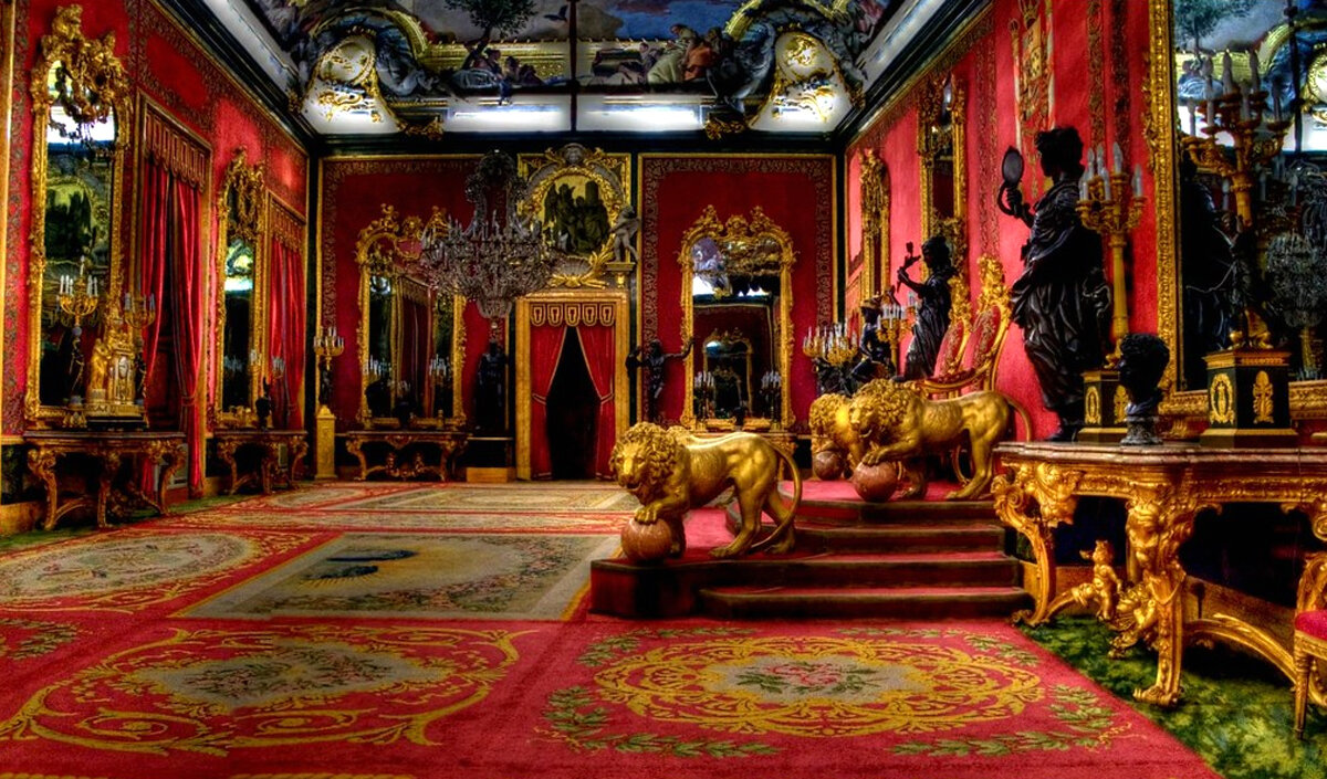 Тронный зал королевского дворца