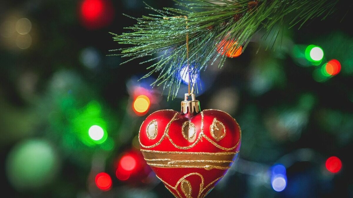     Новогодние праздники для большинства россиян растянутся на девять дней. Они продлятся с 31 декабря по 8 января включительно.