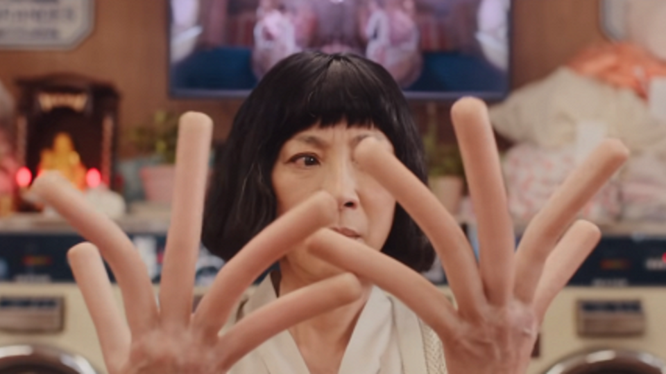 Фото: © Кадр из фильма «Все, везде и сразу»/А24