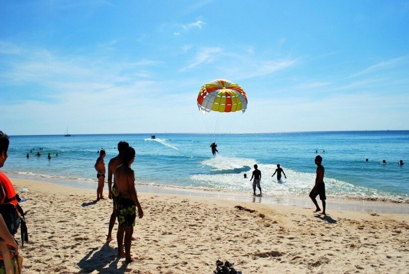 Пляж танцующей девушки паттайя. Beach reference.