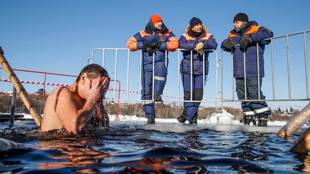     В черте города рекомендовали не устраивать массовых прогулок по льду.