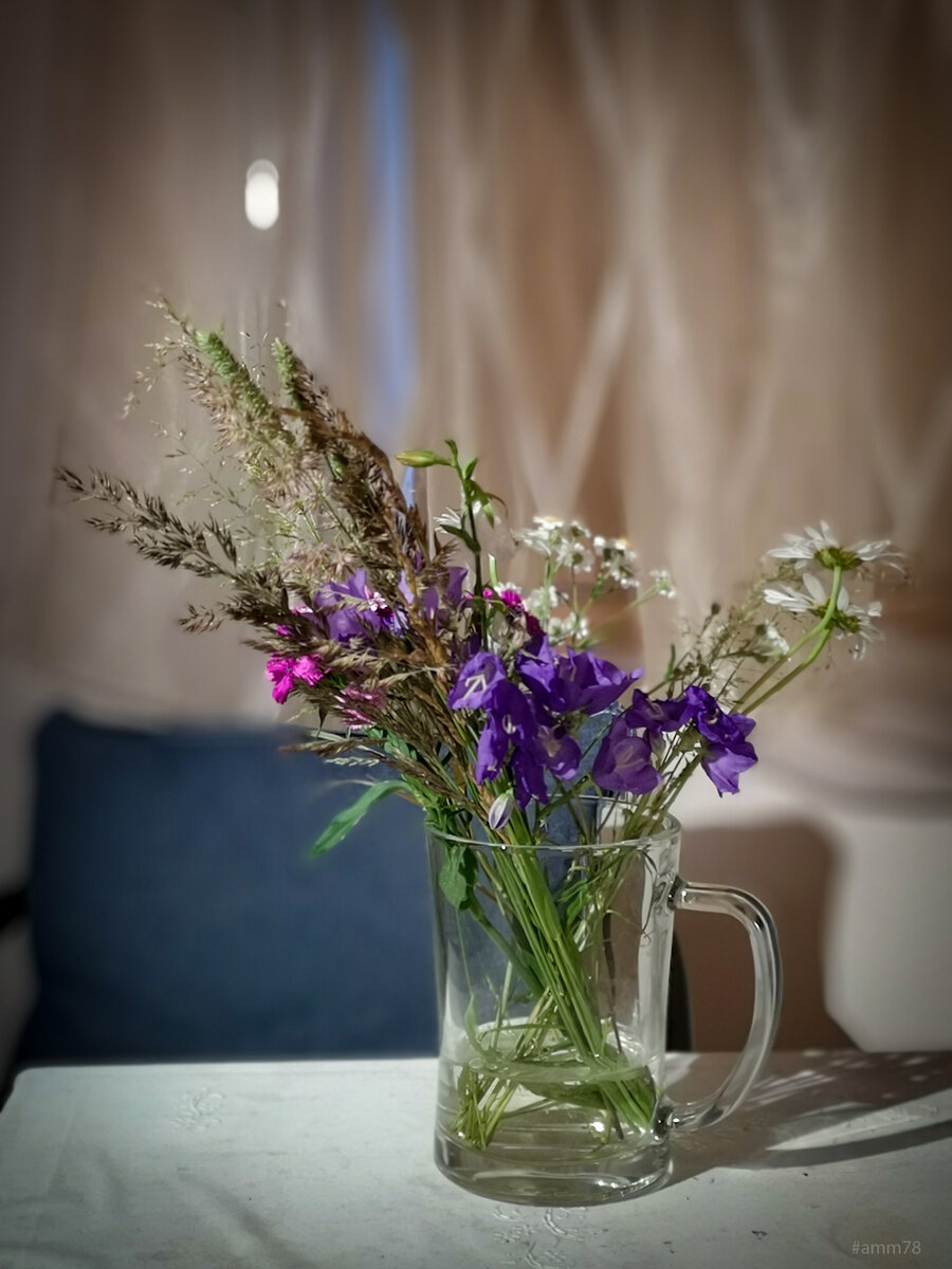 Huawei P20 Pro; F=5.58mm (ЭФР=54мм); f/1.8; 1/17; ISO 640