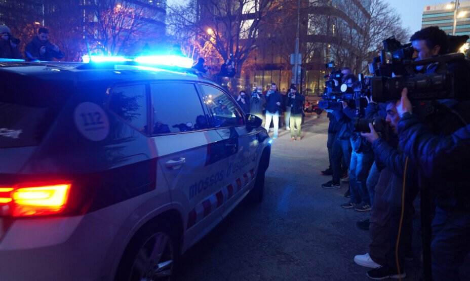    Дани Алвеса доставили в тюрьму с большим шумом. Фото: Reuters