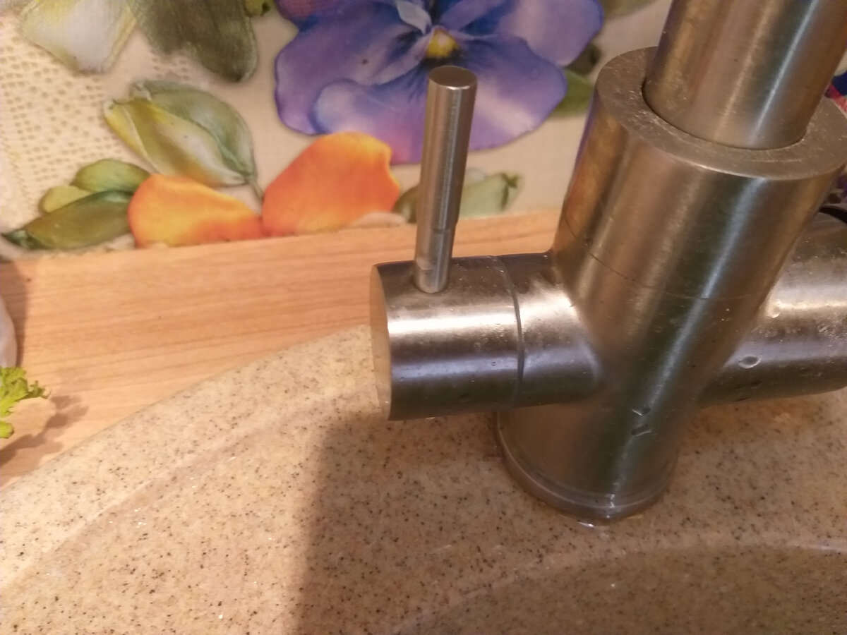 Удобно, не надо ставить второй кран.