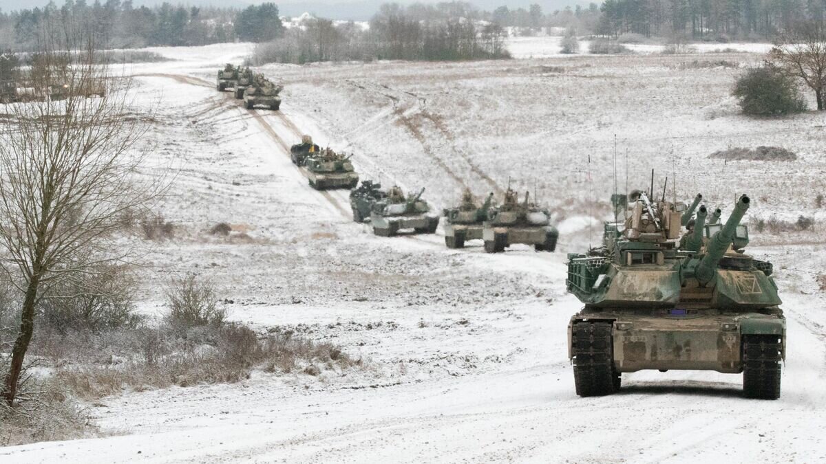    Американские танки M1 Abrams© Фото : U.S. Army / Staff Sgt. Sharon Matthias