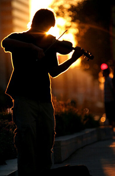 Правильно стоять и контролировать своё тело очень сложно, особенно для ребёнка 
