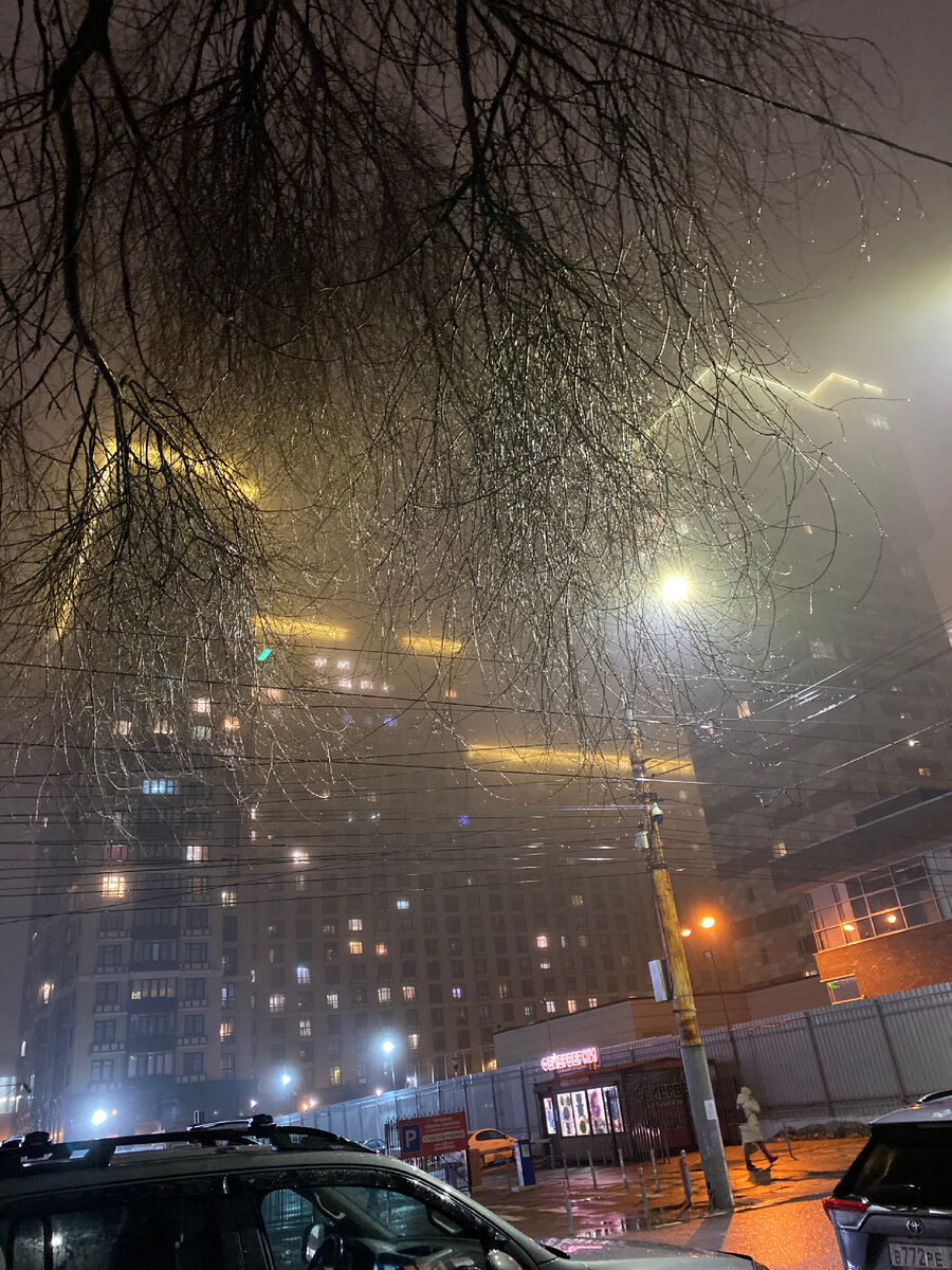 Привет) сегодня расскажу о сложном этапе моей жизни.  Три года назад я приняла решение, от которого замкнулась в себе и пробыла в коконе два года.  Приняла решение уйти от человека, которого очень любила. Решение было сложным, но принять безразличие и нежелание слышать и слушать, не получилось. И вот я одна в старой комнате с кучей мыслей, которые не оставляли ни днём ни ночью. + самоизоляция, удаленка и все прелести 2020 года) добавляли негатива. Не хотела ни с кем общаться, и видеть никого не хотела. В течении этих двух лет получилось вернуть мысли в здравое состояние)))  За это время не могла принимать внимание ни от кого, на любое мужское внимание - реакция агрессия.       Но вот наступает 2022 год и все потихоньку начинает меняться😊……….