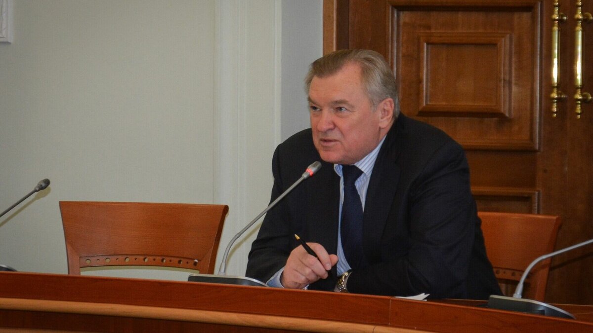     Суд в Рязани заключил под стражу бывшего заместителя главы администрации Ростова Владимира Арцыбашева, но это решение может быть обжаловано, сообщают СМИ.