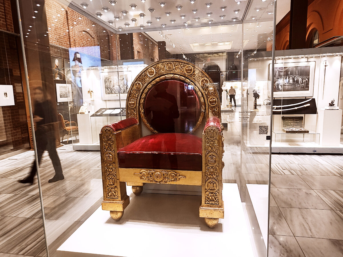 Кресло тронное. Россия 1810-е. Все фото автора. 