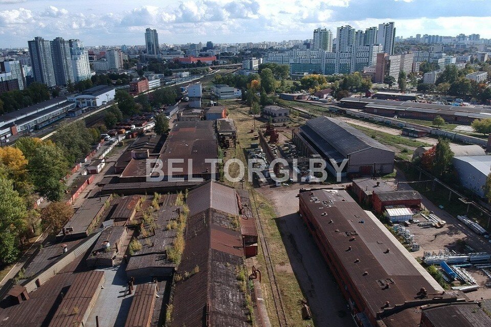     Огромный завод решили продать, потому что он загрязнял окружающую среду и мешал разрастающемуся Минску. Фото: beltorgi.by