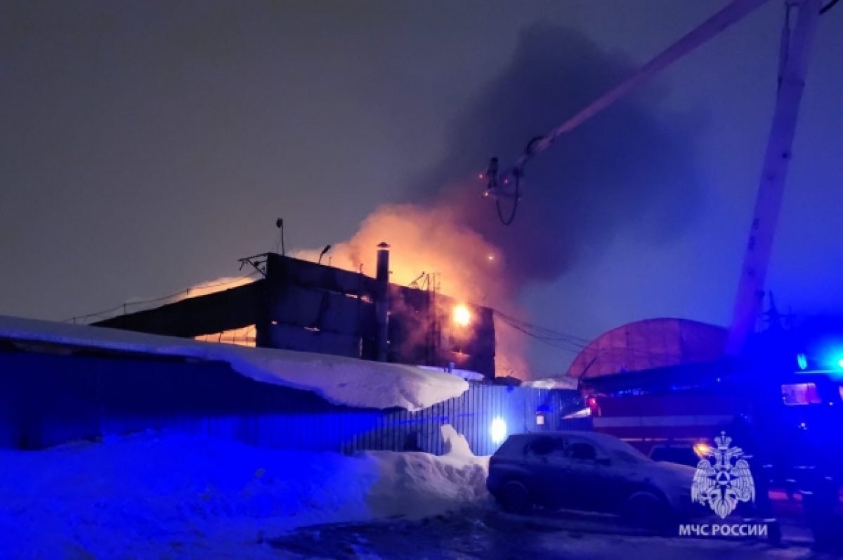 Пожар уфа менделеева 2013. Пожар башинформ. Завод нефтехим уфа. Пожар на нпз в уфе. Пожар уфа 09 09.