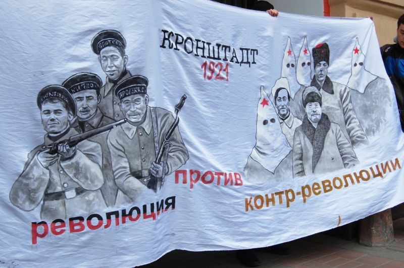 Лозунг большевиков вся власть советам. Флаг анархистов 1917. За советы без большевиков. Вся власть советам плакат. Восстание моряков в кронштадте 1921.