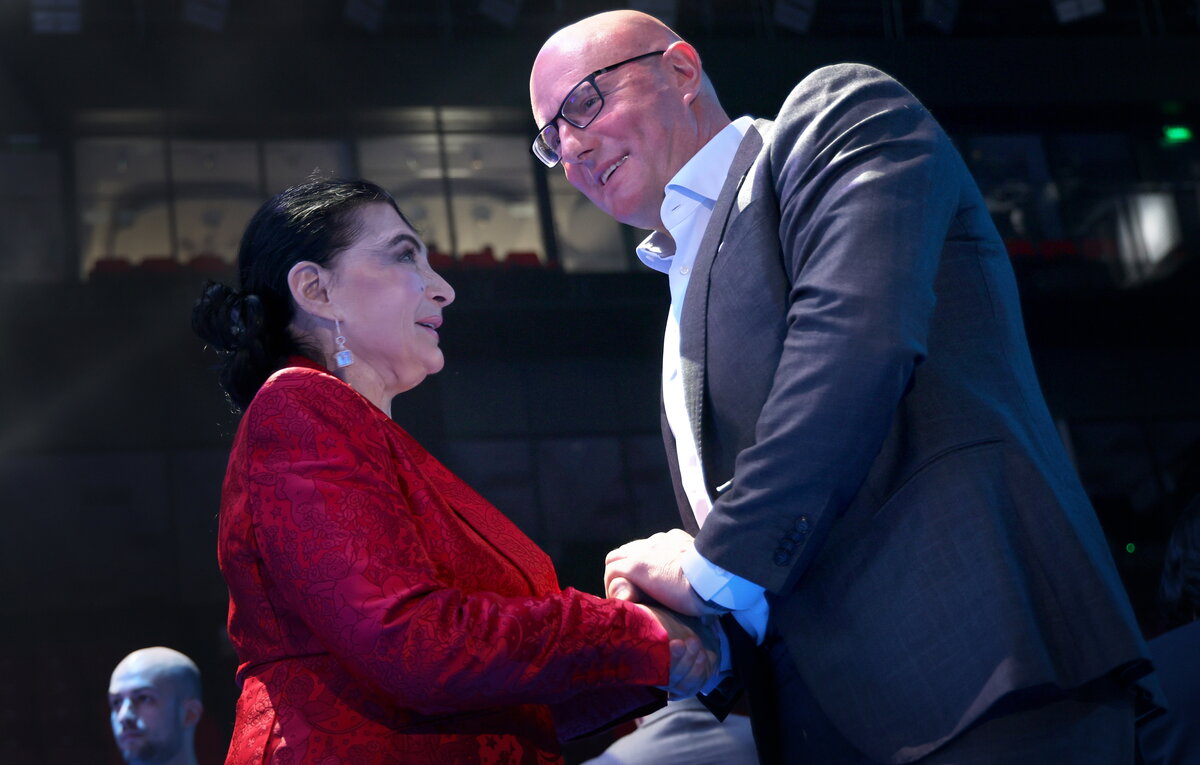    Президент Всероссийской федерации художественной гимнастики Ирина Винер и вице-премьер РФ Дмитрий Чернышенко  Александр Щербак/ТАСС