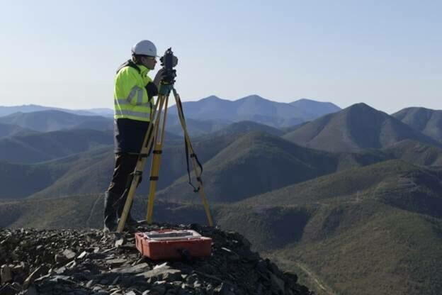Геодезические работы на строительстве объектов месторождений
