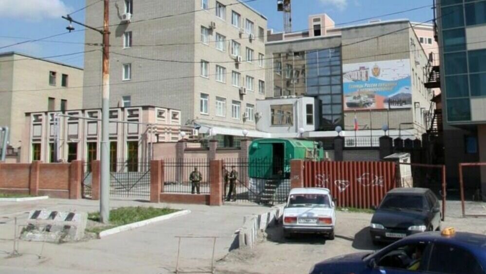     В Ростове-на-Дону в четверг, 16 марта, начался крупный пожар на улице Сиверса, сообщили очевидцы в соцсети «ВКонтакте».