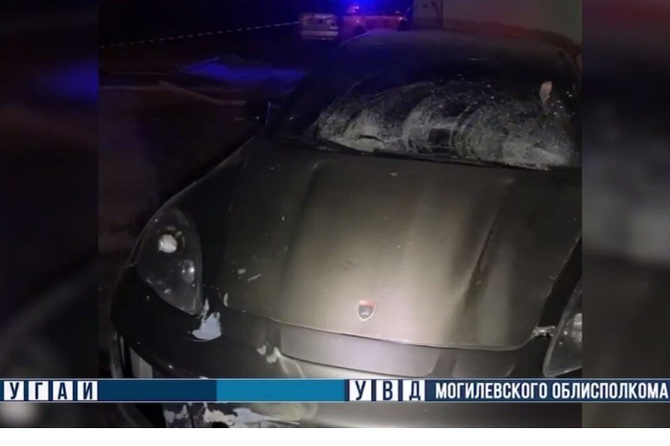     Водитель на Porsche насмерть сбил пешехода в Могилеве. Фото: стоп-кадр | видео УГАИ ГУВД Могоблисполкома.