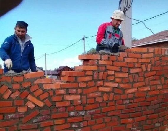 Так работают честные домостроители, когда их нанимает низкобюджетный будущий домовладелец