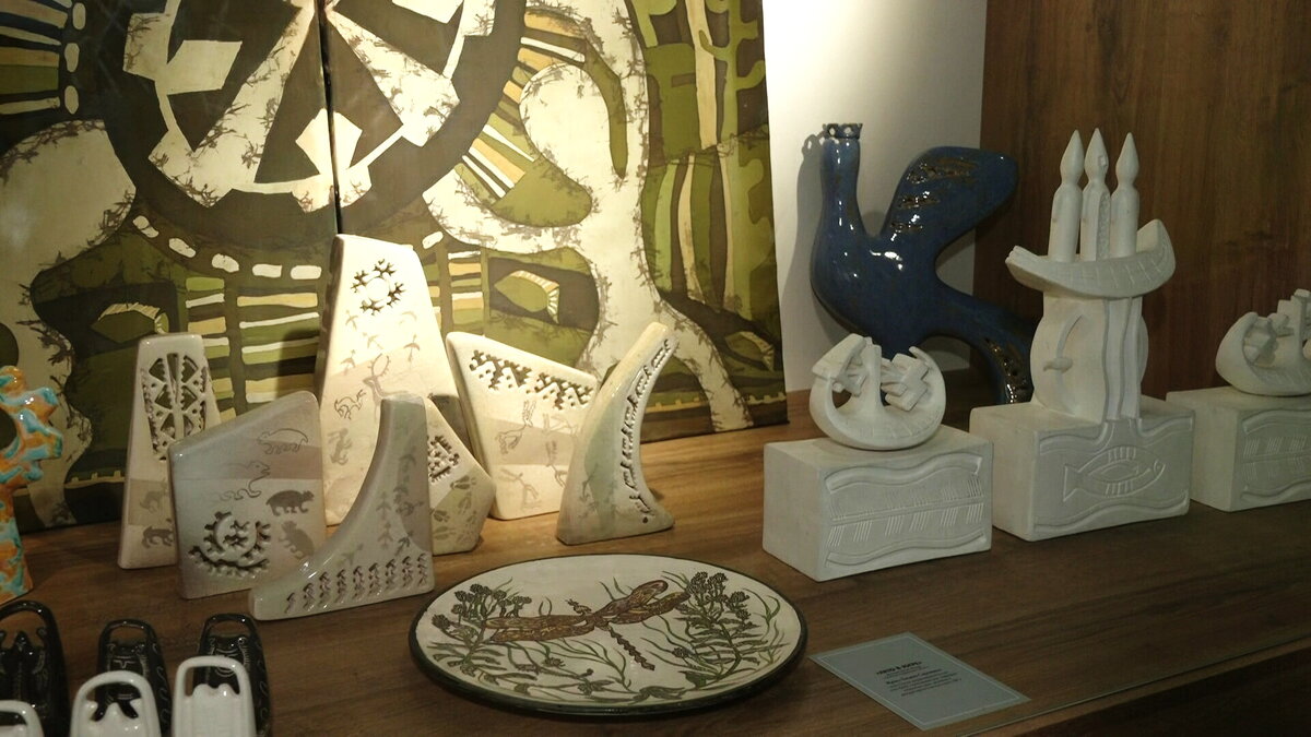    Не зона ожидания, а зона прекрасного: в Сургуте открылась художественная выставка в аэропорту