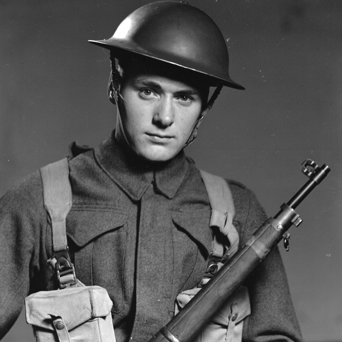 Фото с сайта https://www.alfieacock.top/products.aspx?cname=ww2+tin+hat&cid=109