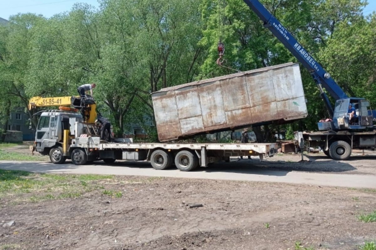    В омских Нефтяниках массово сносят незаконные гаражи