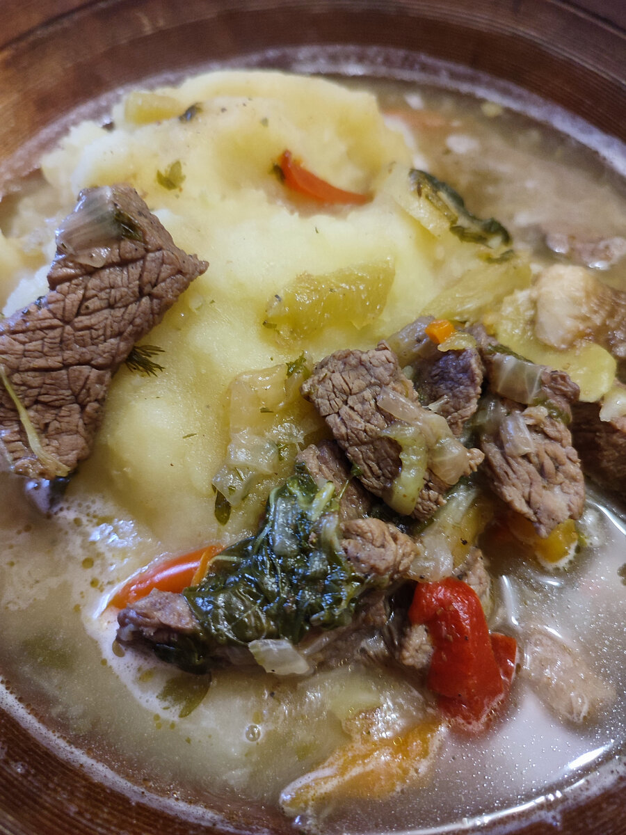 Картофельное пюре с тушеным мясом. Все фото автора.