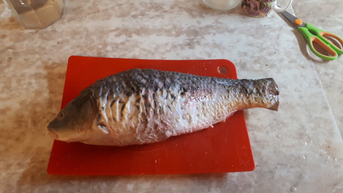 Сазанчик на 3 кг примерно... стоимость в Саляме 130 р/кг