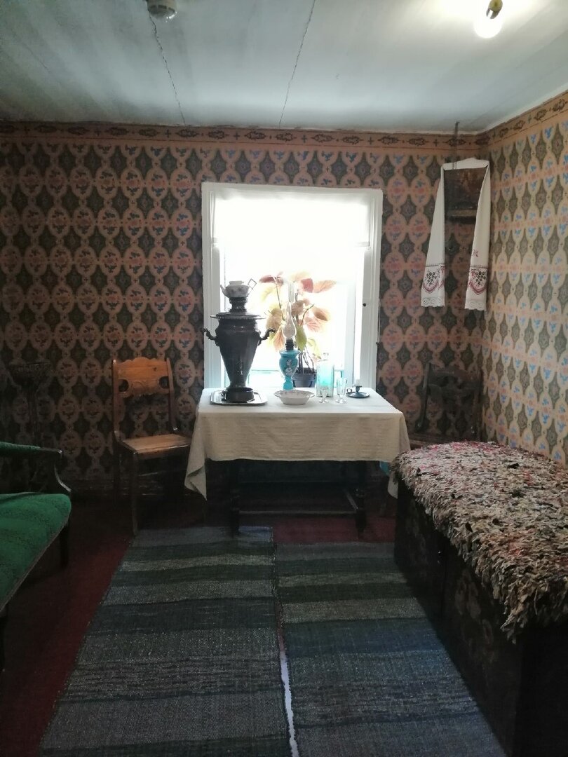 Комната дяди. Домик Каширина.