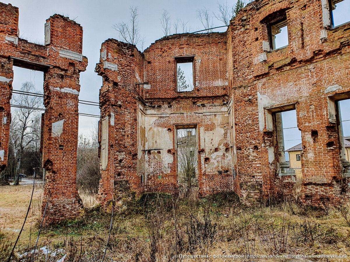 Руины увеселительного дворца жестокого промышленника. Все что осталось от роскошной усадьбы Петровское-Алабино