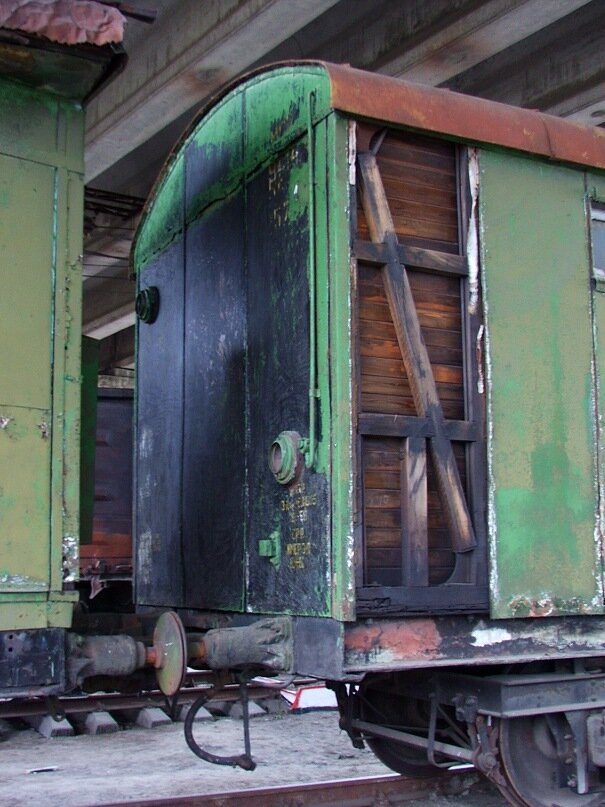 Багажный вагон постройки 1938 г. в тупике на станции Белгород 