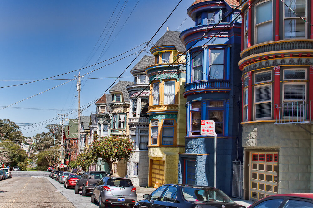 San francisco dom. Викторианский дом Сан Франциско. Викторианские домики Сан Франциско. Сан Франциско дома Викторианский стиль. Сан Франциско архитектура.