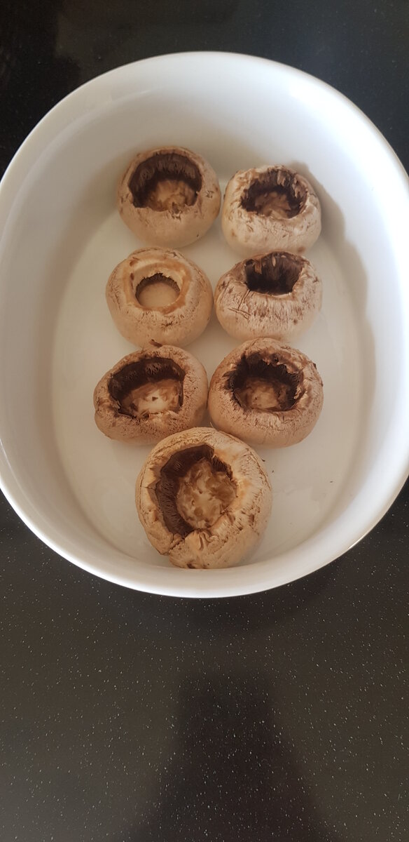 Очищенные грибы готовы к начинке