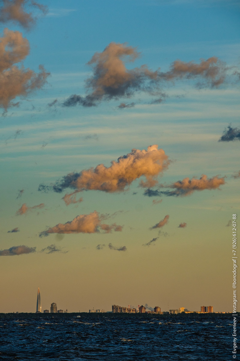 Санкт-Петербург из Комарово (слева расположен Лахта-центр).