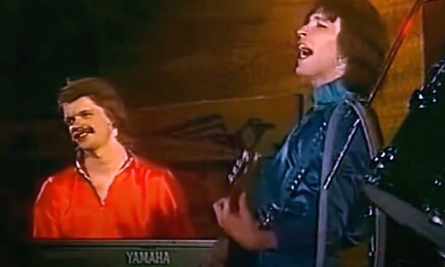 Песня раньше было блатинка. Песня поет ранний. Песня поет ранний. Песня поет ранний. Арбату мазаев по весеннему ты идешь.